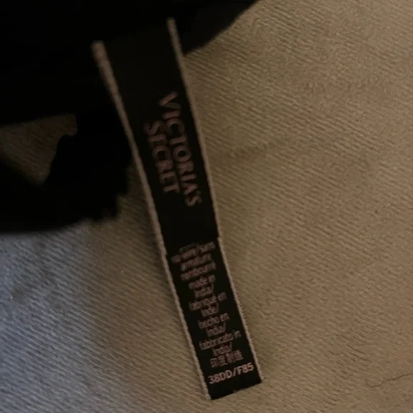 Victoria’s Secret Body By Victoria Lined Wire Padded W/ Black Lace - Black 38DD - Picture 3 of 3